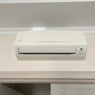 Настенный кондиционер Daikin в интерьере квартиры