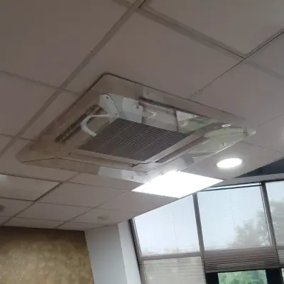 Кассетный кондиционер Daikin в офисе