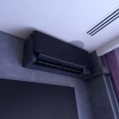 Внутренний блок настенного кондиционера Daikin в квартире