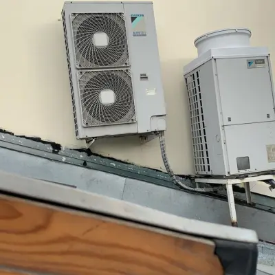 Наружный блок мультизональной системы Daikin на кровле